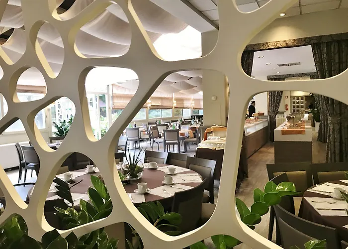 Otel Crowne Plaza St. Peter's By Ihg 4*
