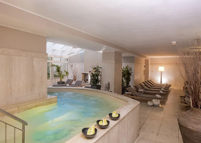 Hotel Crowne Plaza St. Peter's By Ihg 4*